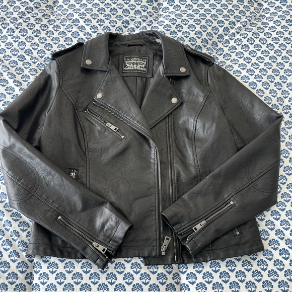 Levi's Women's The Classic Faux Leather Moto Jacket - Picture 6 of 11